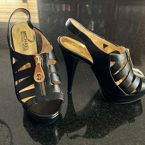 Michael Kors Womens Black Leather High Heel Platform shoe Size 5M.